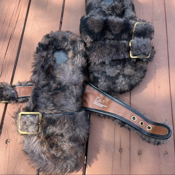 Coach RUNWAY Signature Shearling Sandals - Picture 5 of 11